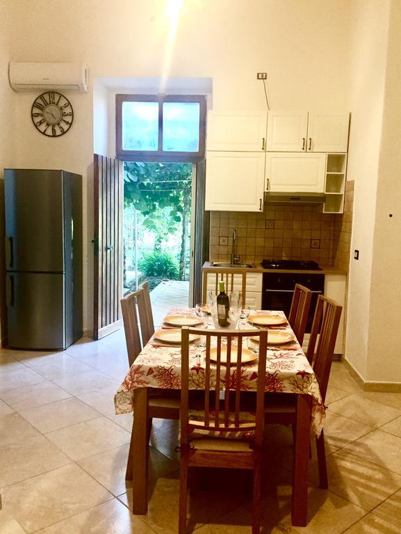 Aloha House Hotel Formia Ngoại thất bức ảnh